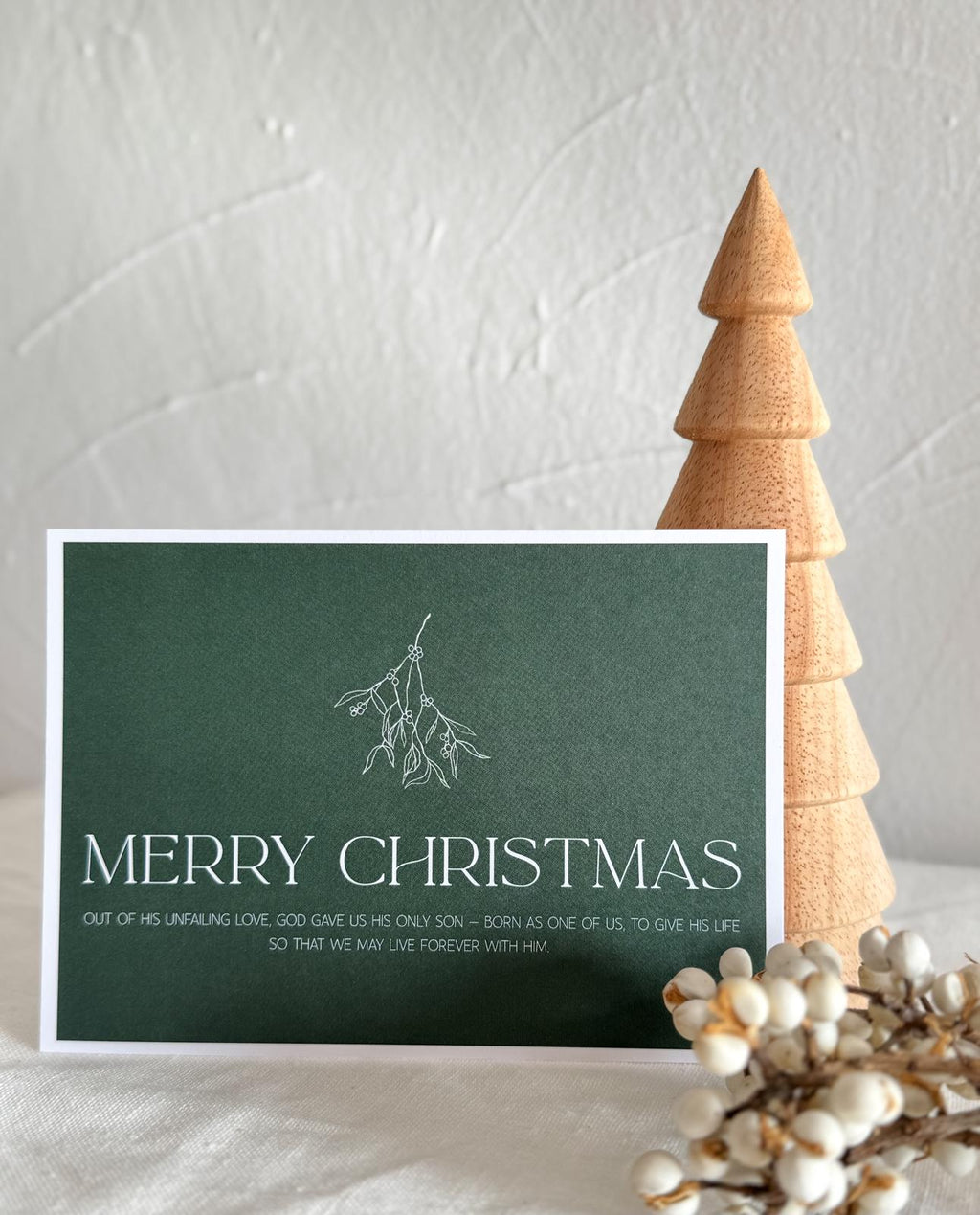 Postkarte „Merry Christmas“ – Minimalistische Weihnachtskarte mit Mistelzweig & christlicher Botschaft