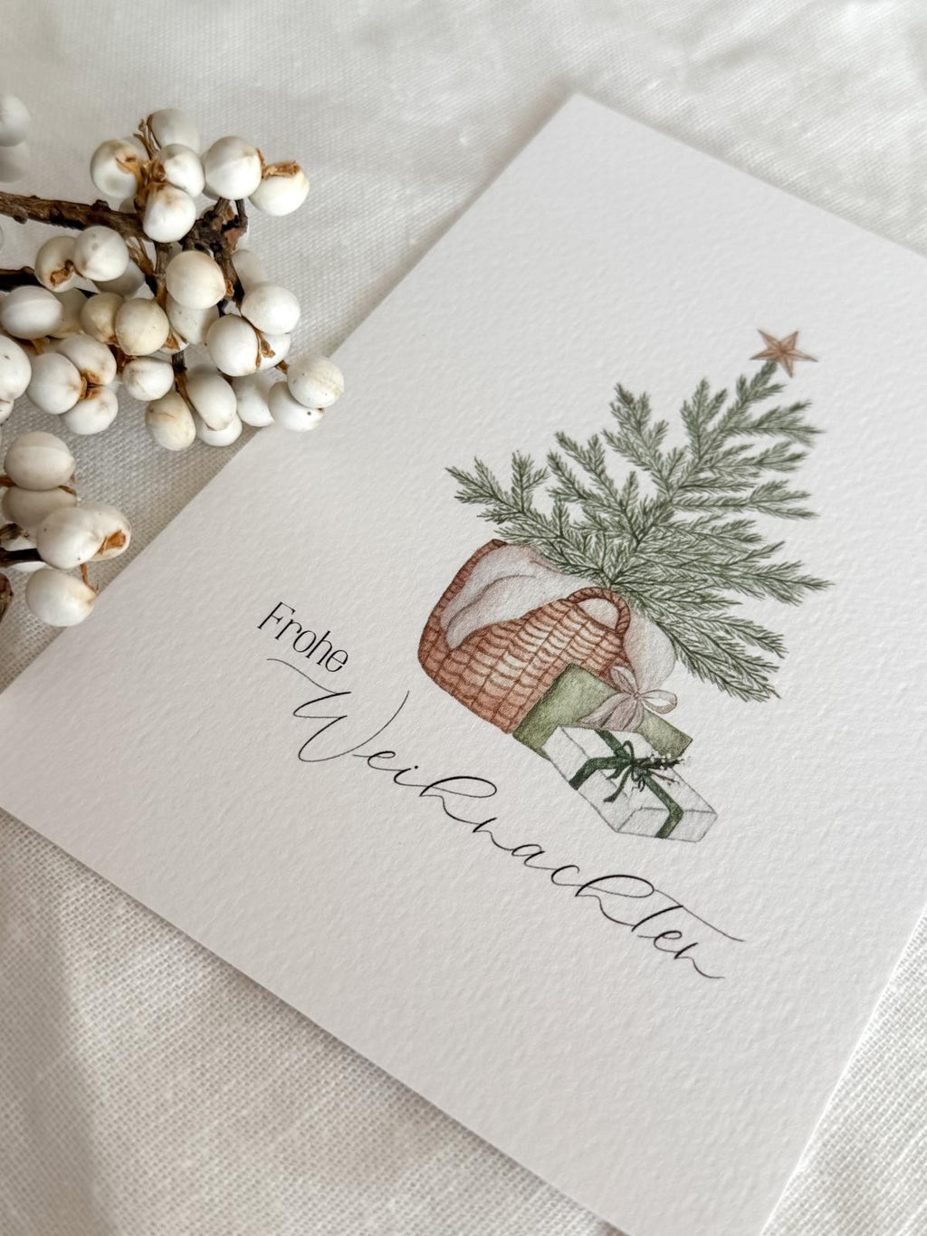 Postkarte | Klappkarte „Frohe Weihnachten“ – Handgemalte Aquarellkarte mit Tannenzweig im Korb & Geschenken